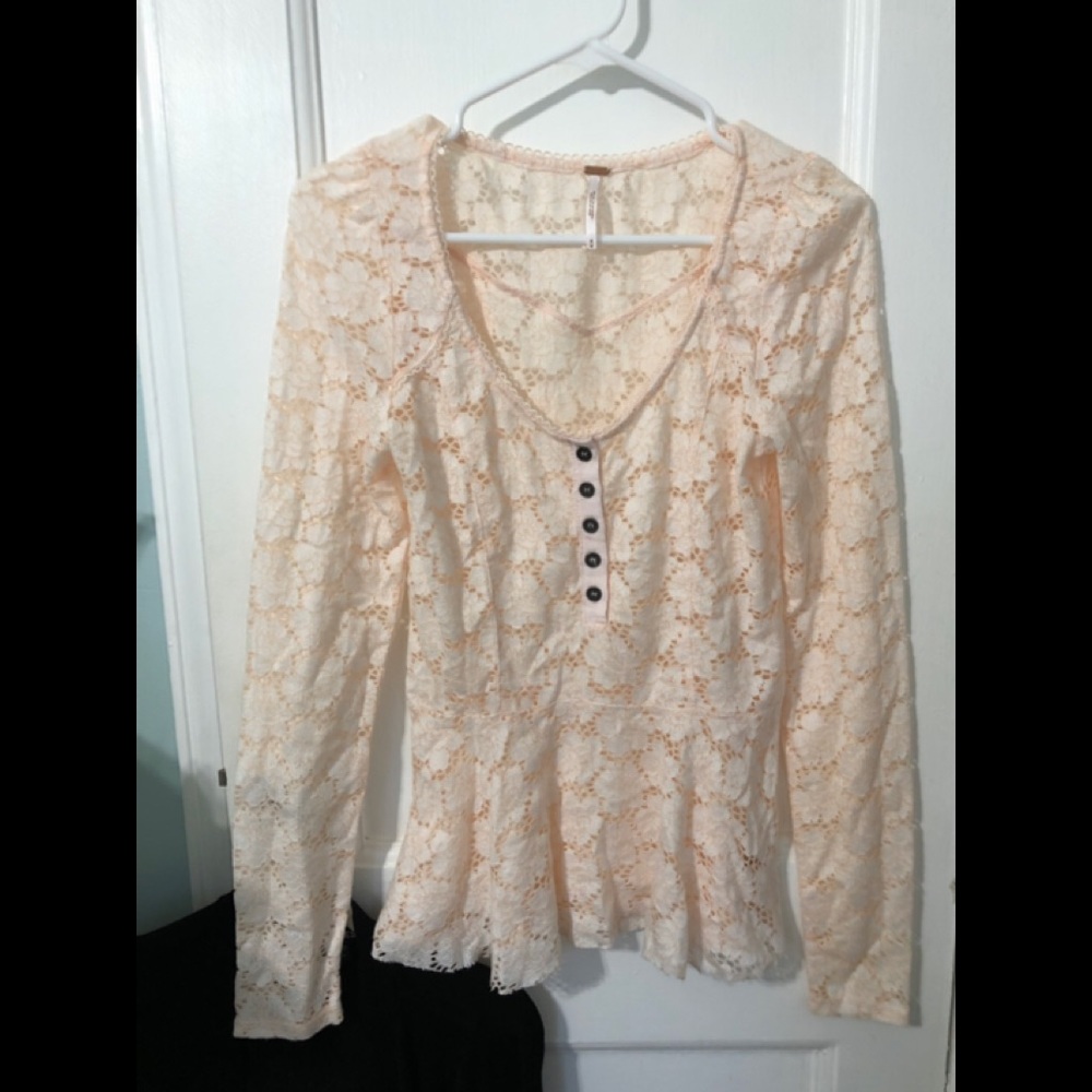EUC Free People lace pattern top🧡